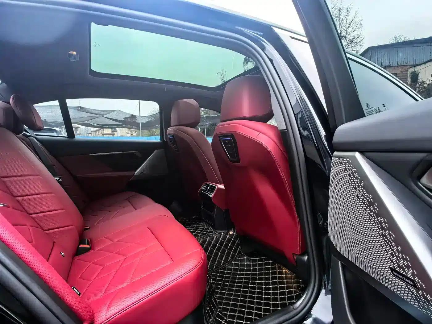 2025 BMW 5 Series 530Li Leading Edition M Sport Package — миниатюра 8