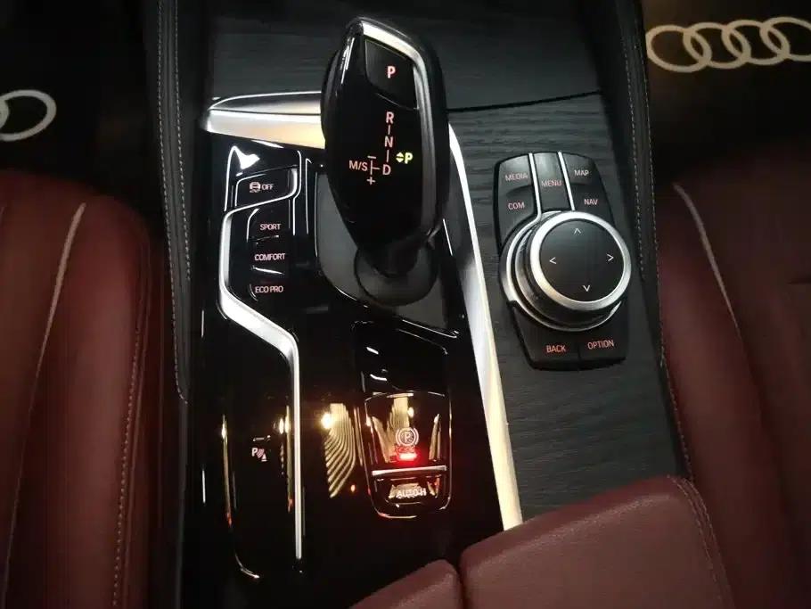 2022 BMW 5 Series 530Li xDrive M Sport Package — миниатюра 16