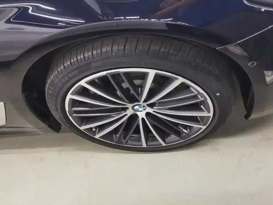 2022 BMW 5 Series 530Li xDrive M Sport Package — миниатюра 6