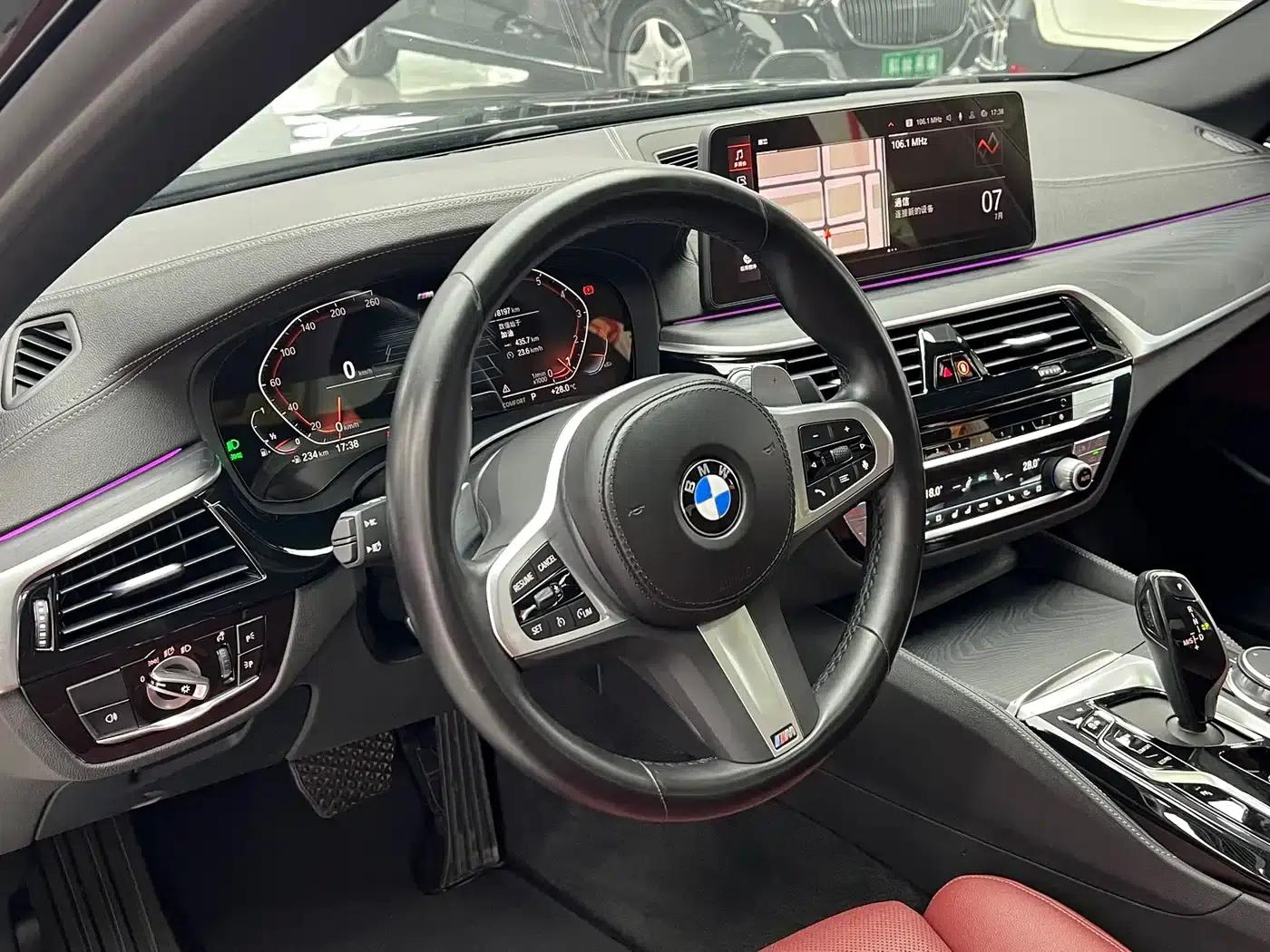 2022 BMW 5 Series 530Li Luxury M Sport Package — миниатюра 14