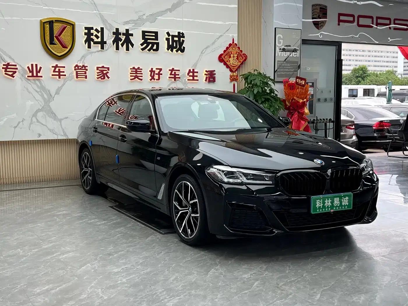 2022 BMW 5 Series 530Li Luxury M Sport Package — миниатюра 3