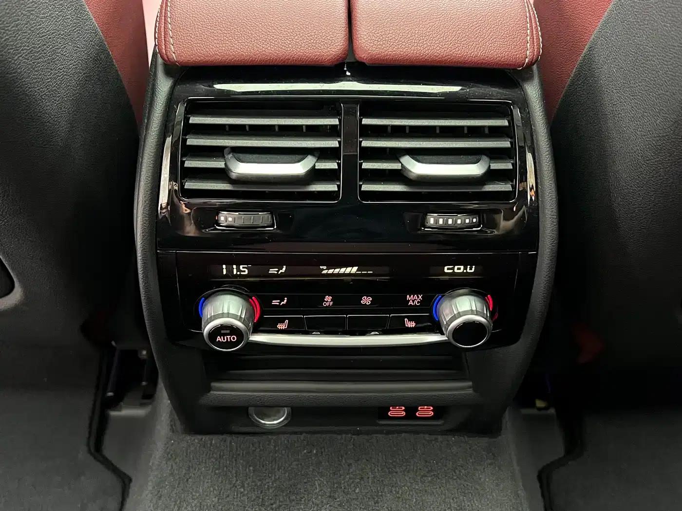 2022 BMW 5 Series 530Li Luxury M Sport Package — миниатюра 24