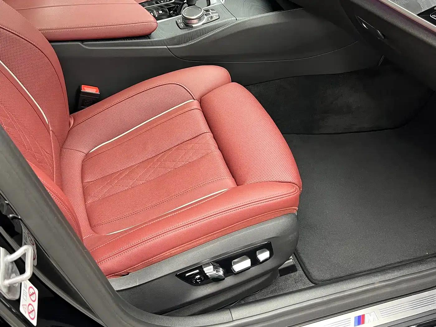 2022 BMW 5 Series 530Li Luxury M Sport Package — миниатюра 25