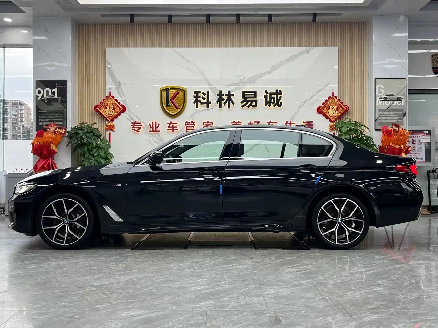2022 BMW 5 Series 530Li Luxury M Sport Package — миниатюра 7