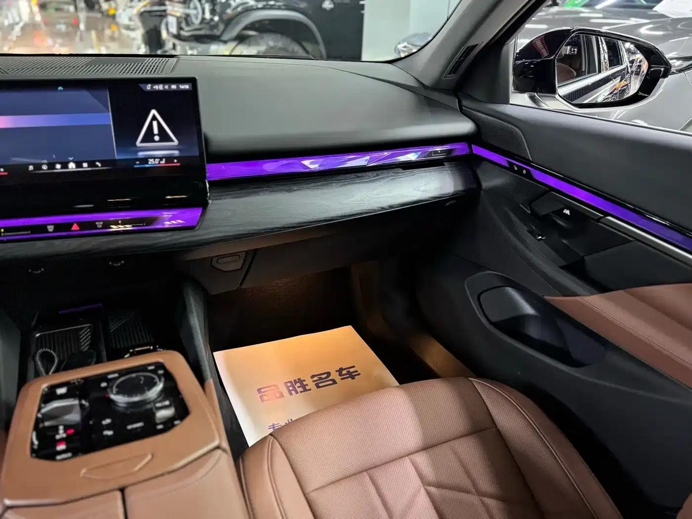2025 BMW 5 Series 525Li Luxury Package — миниатюра 12