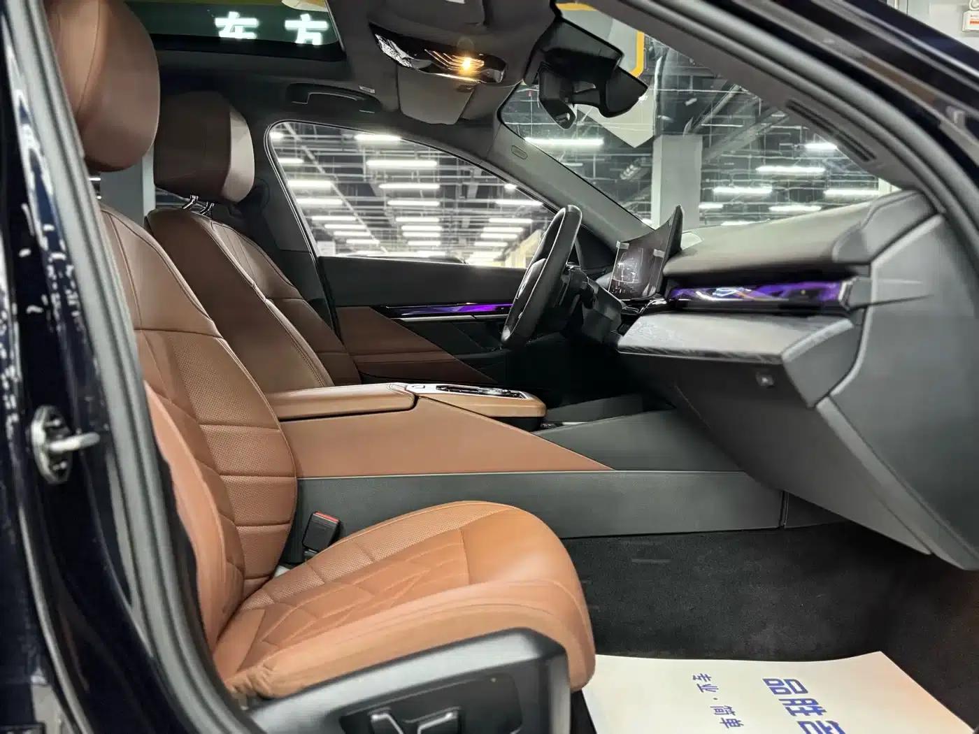 2025 BMW 5 Series 525Li Luxury Package — миниатюра 15