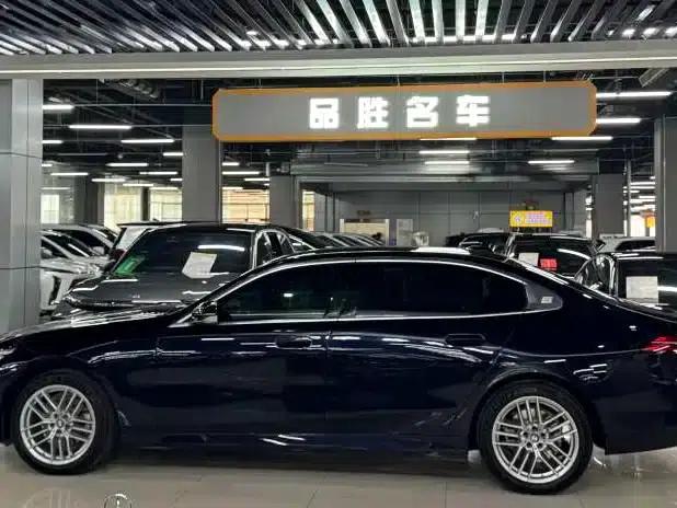 2025 BMW 5 Series 525Li Luxury Package — миниатюра 4