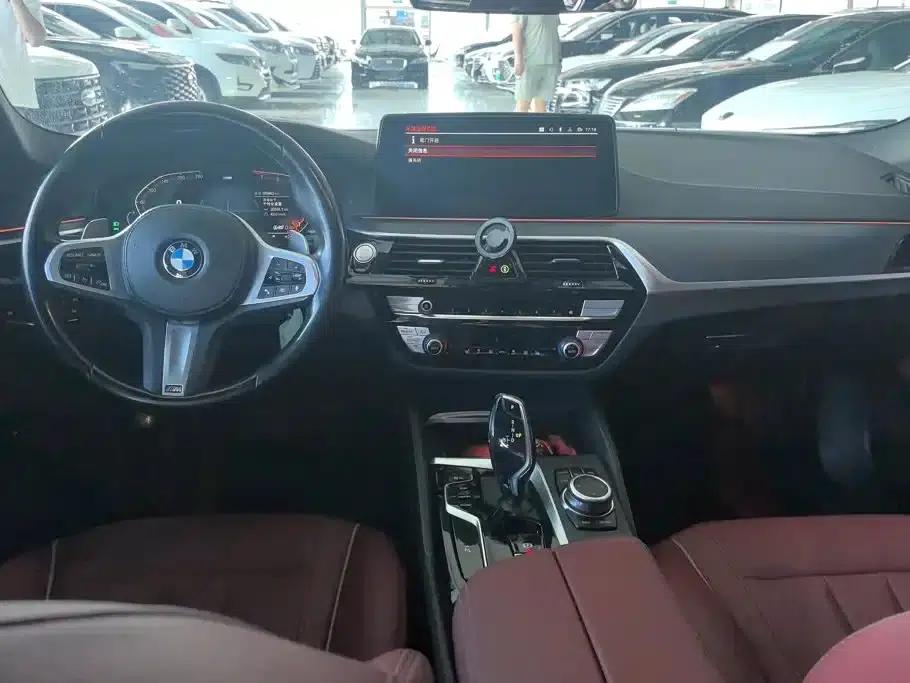 2022 BMW 5 Series Facelift 530Li Leading Edition M Sport Package — миниатюра 12
