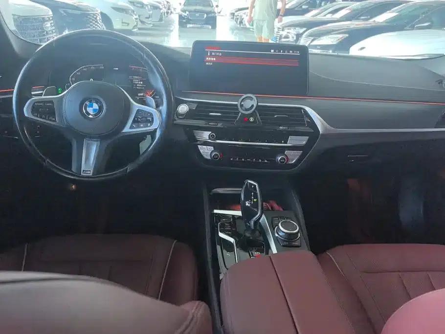 2022 BMW 5 Series Facelift 530Li Leading Edition M Sport Package — миниатюра 16