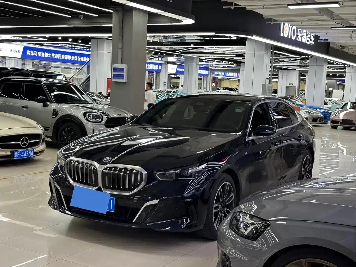 2024 BMW 5 Series 525Li M Sport Package — миниатюра 1