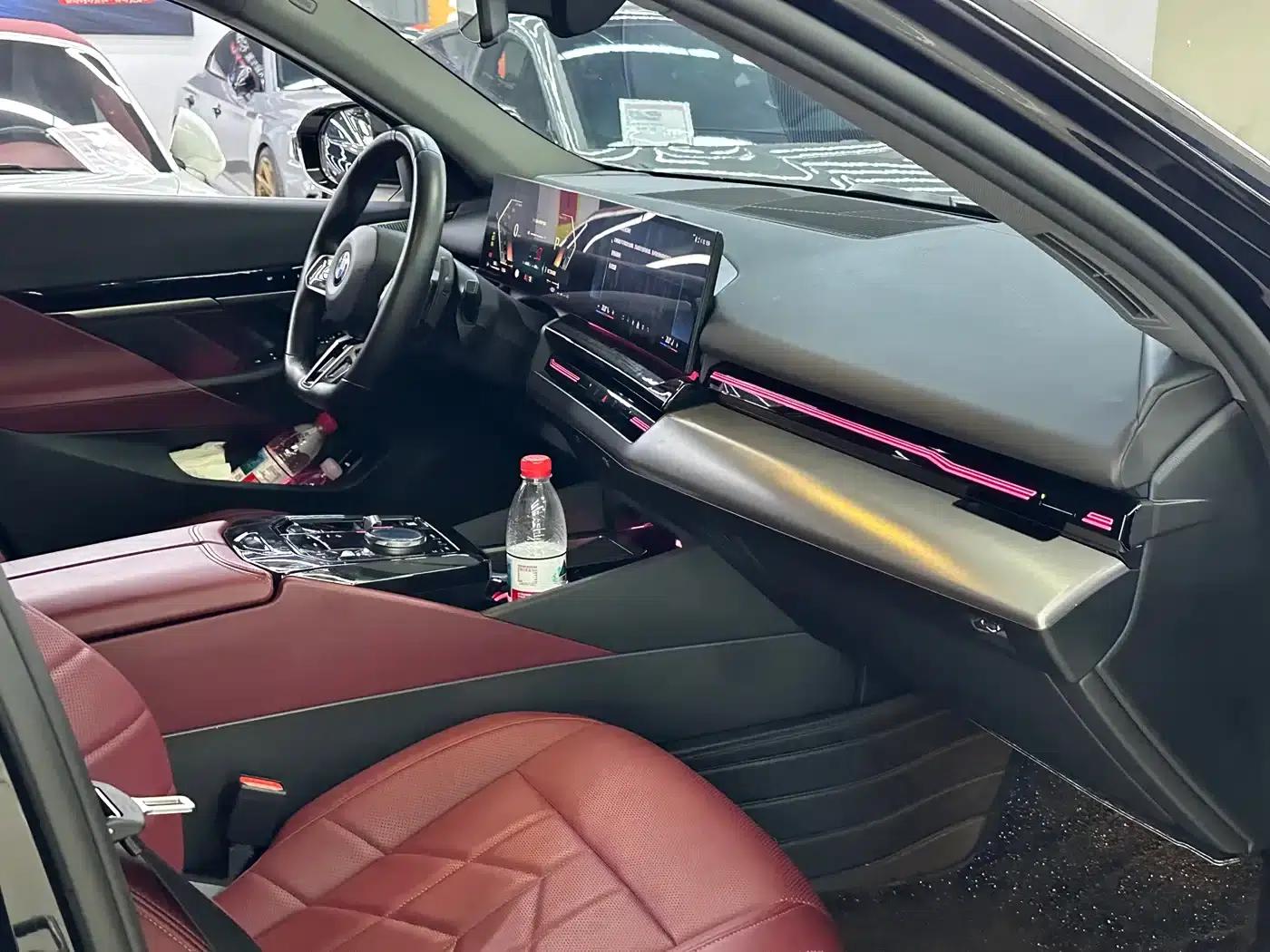 2024 BMW 5 Series 525Li M Sport Package — миниатюра 13