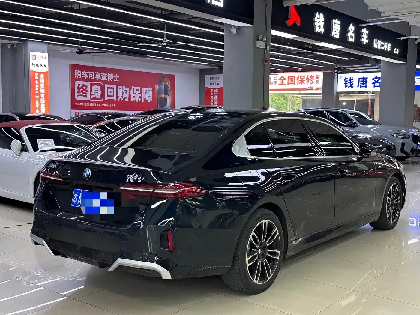 2024 BMW 5 Series 525Li M Sport Package — миниатюра 4