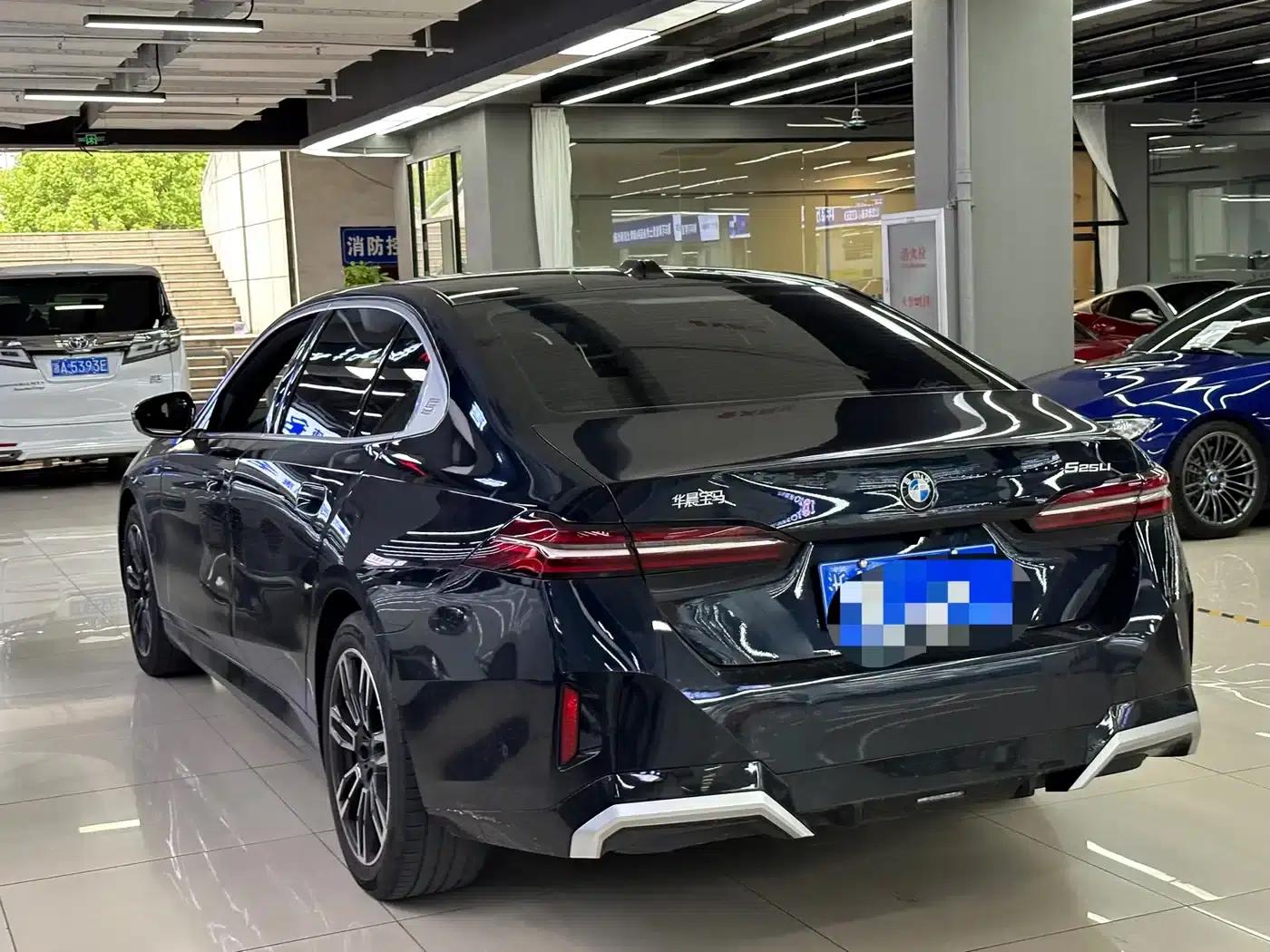2024 BMW 5 Series 525Li M Sport Package — миниатюра 5