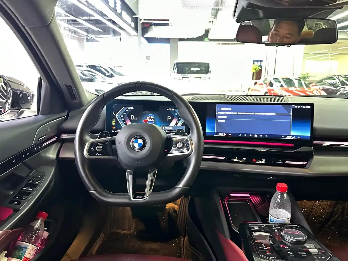 2024 BMW 5 Series 525Li M Sport Package — миниатюра 8