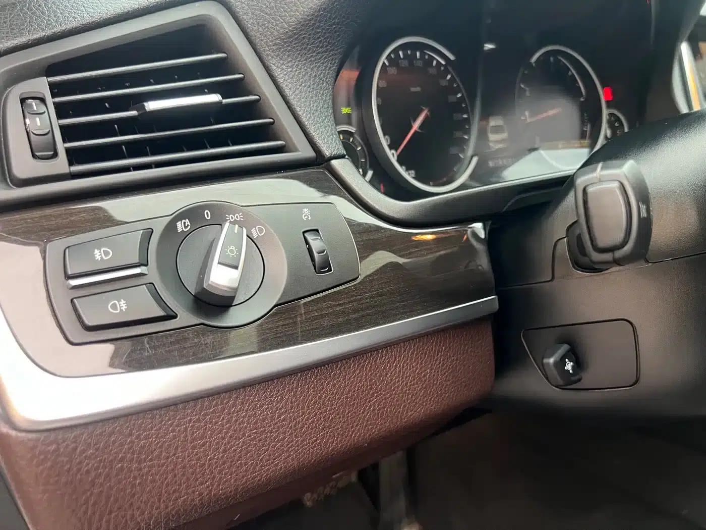2017 BMW 5 Series 525Li Luxury Design Package — миниатюра 14
