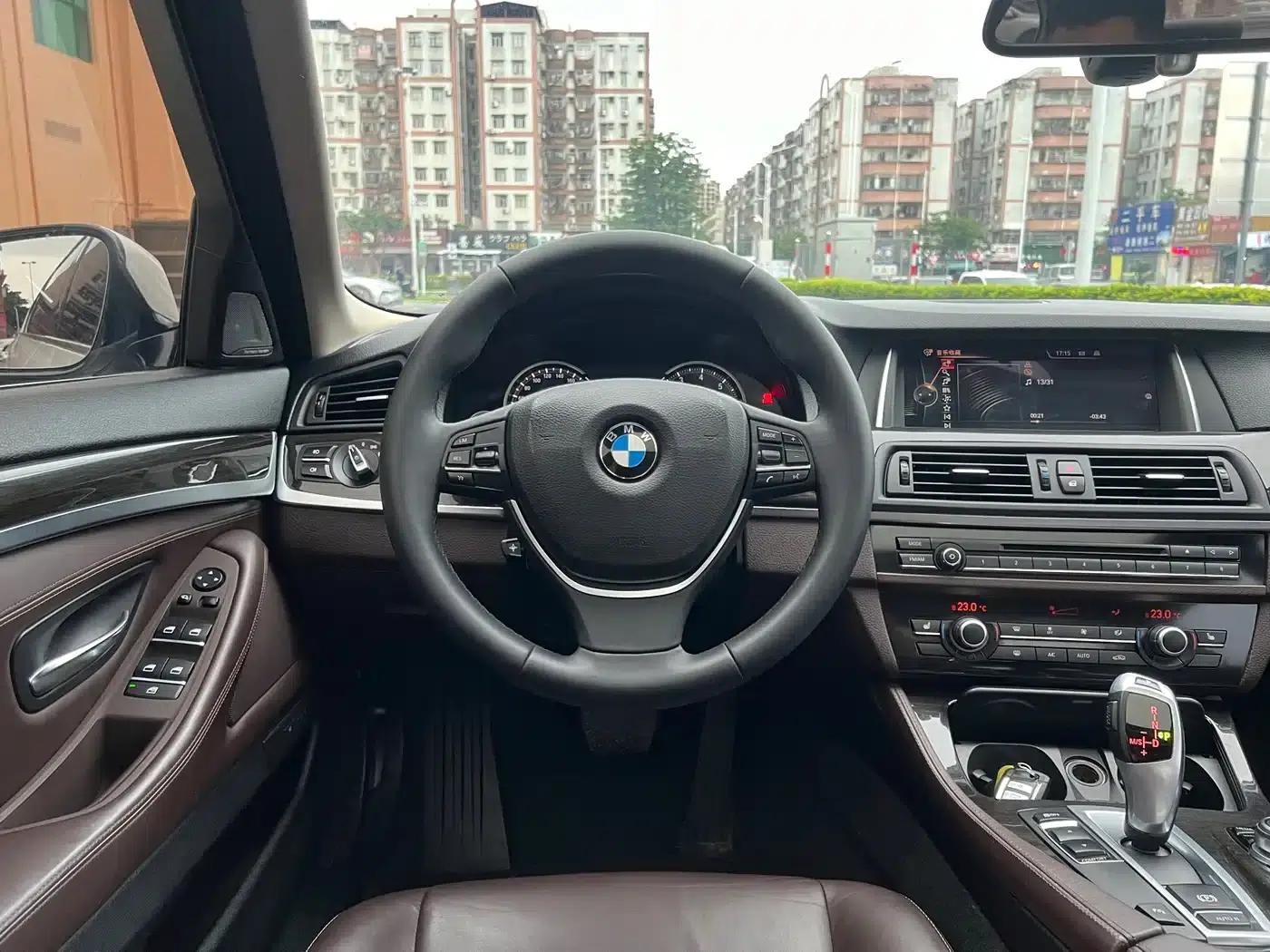 2017 BMW 5 Series 525Li Luxury Design Package — миниатюра 21