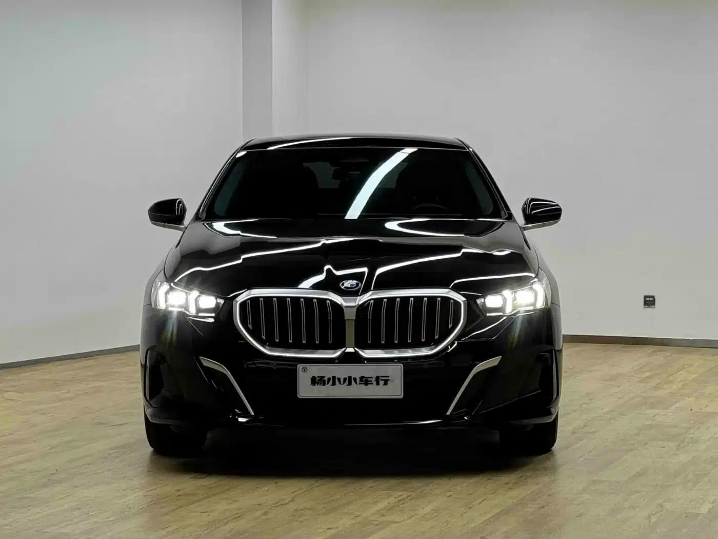 2024 BMW 5 Series 530Li Leading Edition M Sport Package — миниатюра 2