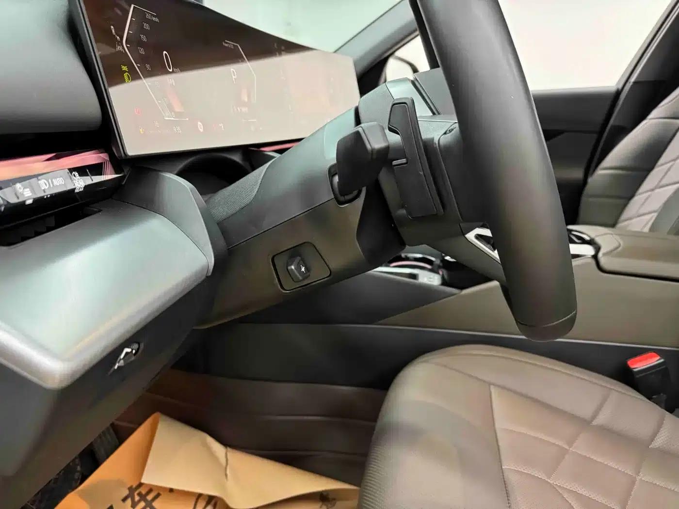 2024 BMW 5 Series 530Li Leading Edition M Sport Package — миниатюра 11