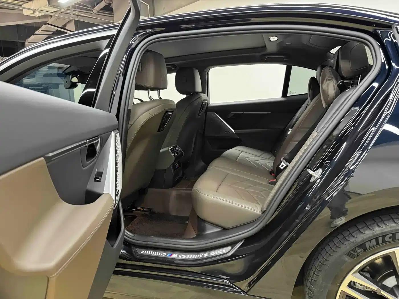 2024 BMW 5 Series 530Li Leading Edition M Sport Package — миниатюра 15