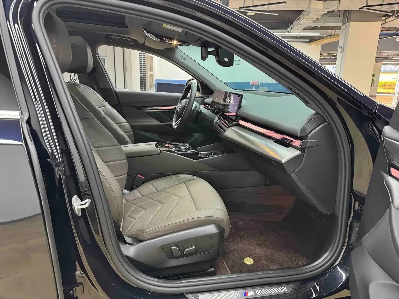 2024 BMW 5 Series 530Li Leading Edition M Sport Package — миниатюра 24
