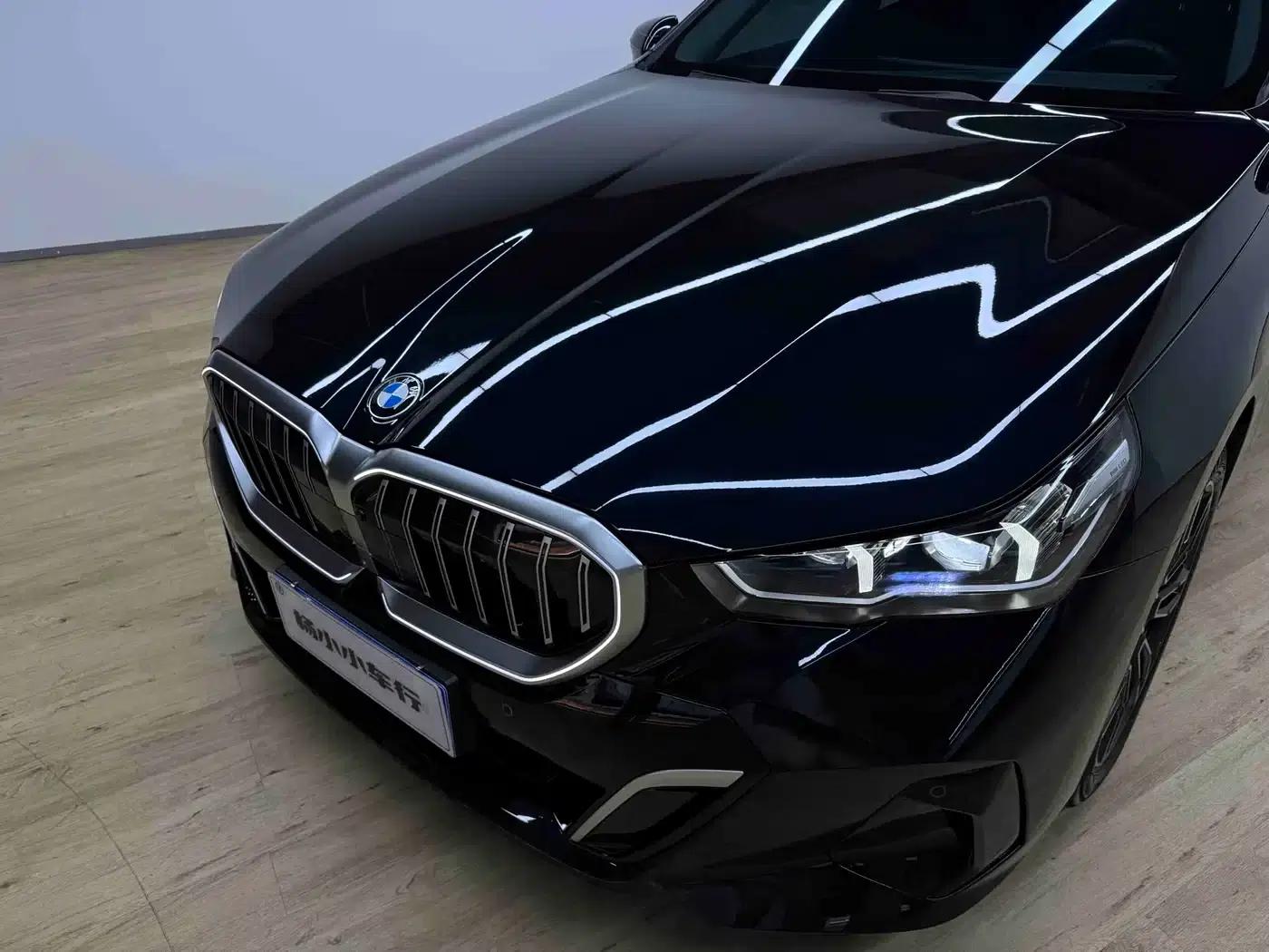 2024 BMW 5 Series 530Li Leading Edition M Sport Package — миниатюра 4