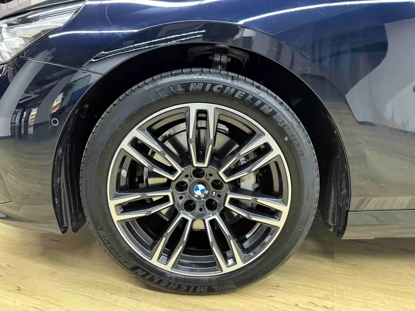 2024 BMW 5 Series 530Li Leading Edition M Sport Package — миниатюра 6