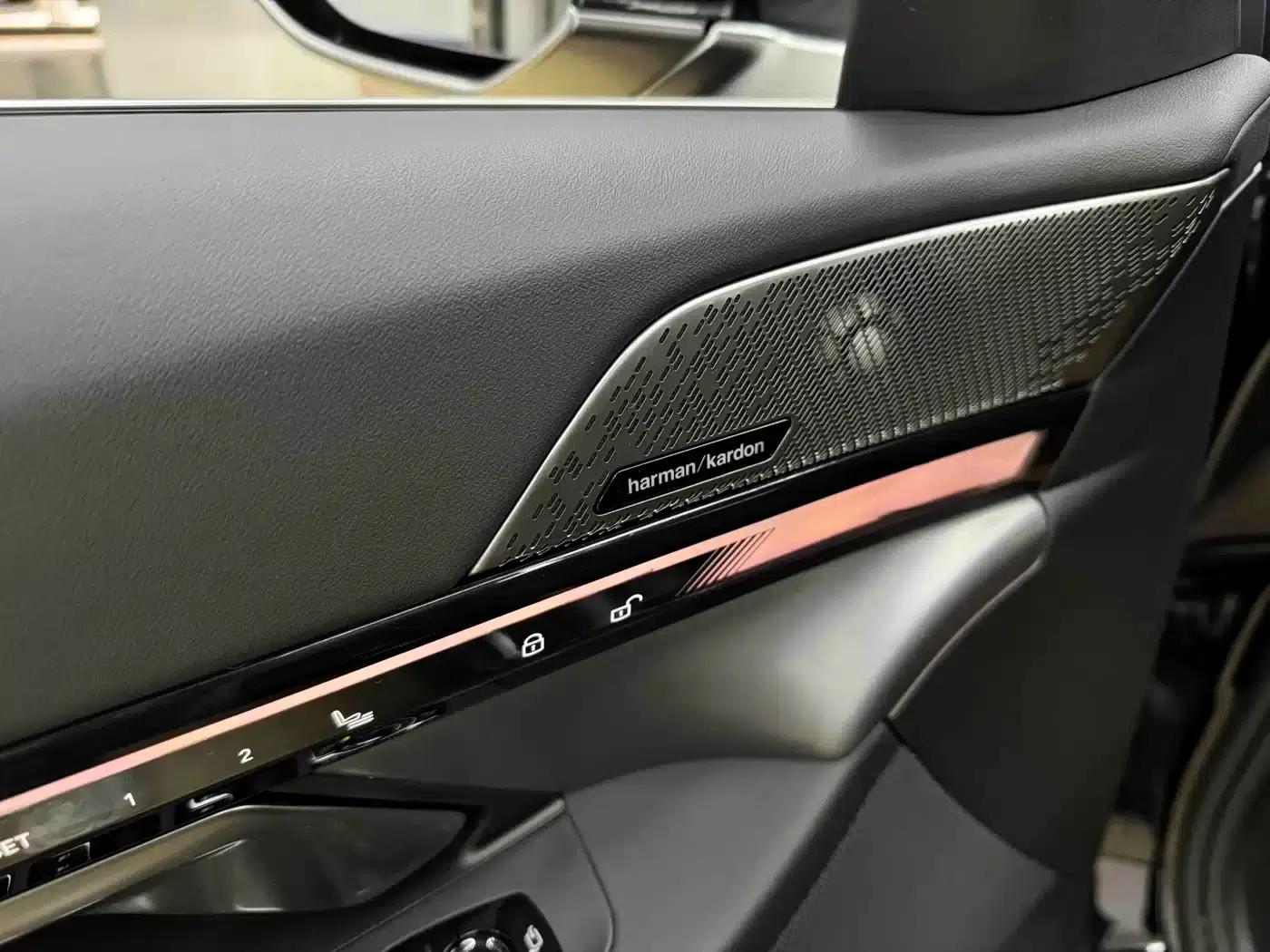 2024 BMW 5 Series 530Li Leading Edition M Sport Package — миниатюра 10