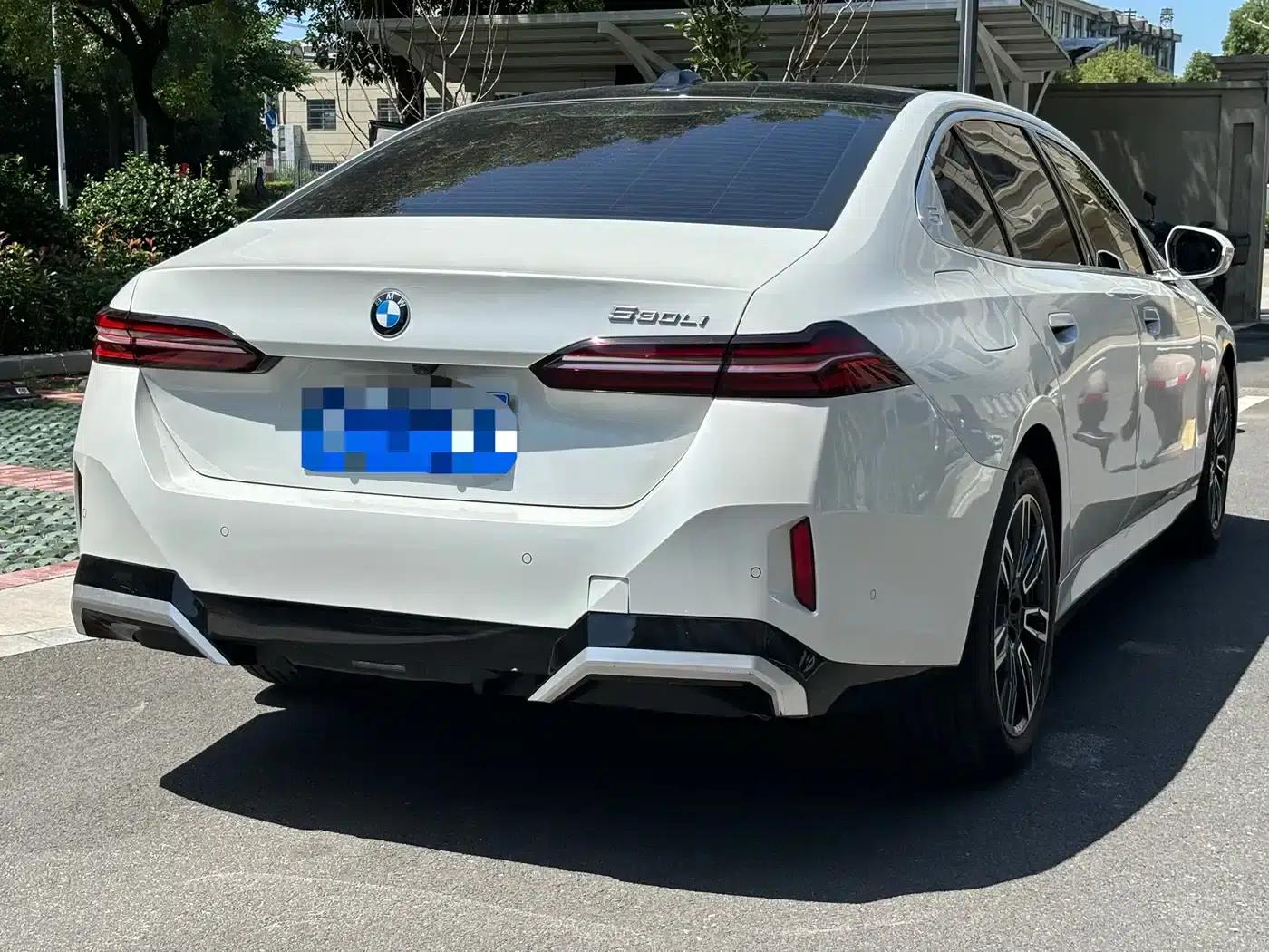 2024 BMW 5 Series 530Li Leading Luxury Package — миниатюра 17