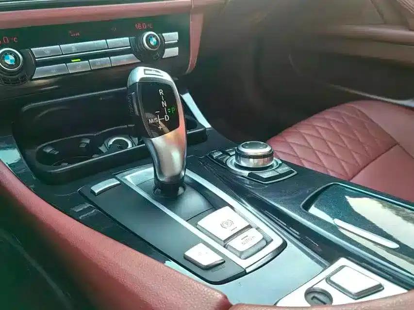 BMW 5 Series 2010 523Li Leading Edition — миниатюра 9
