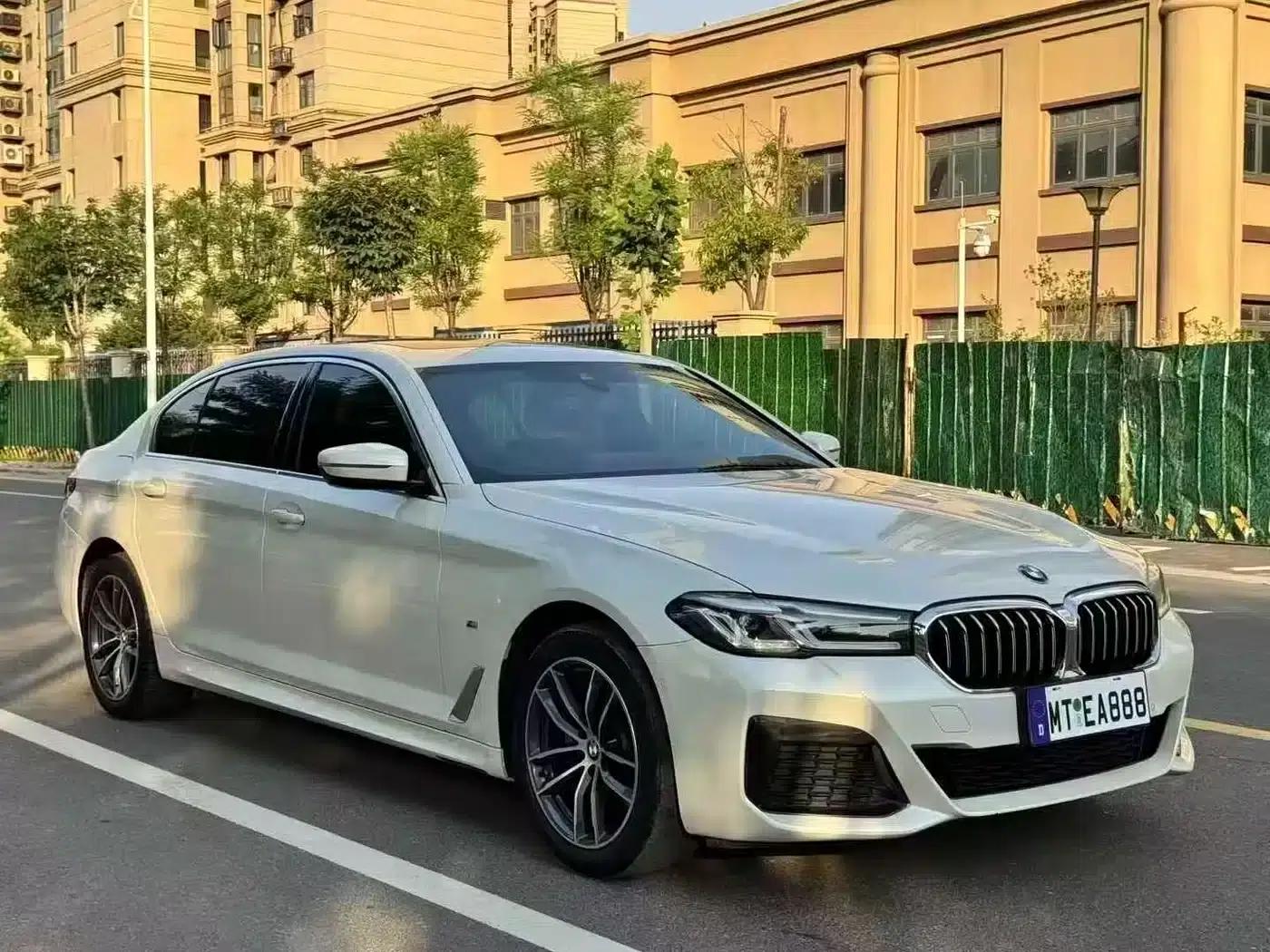2021 BMW 5 Series 525Li M Sport Package — миниатюра 3