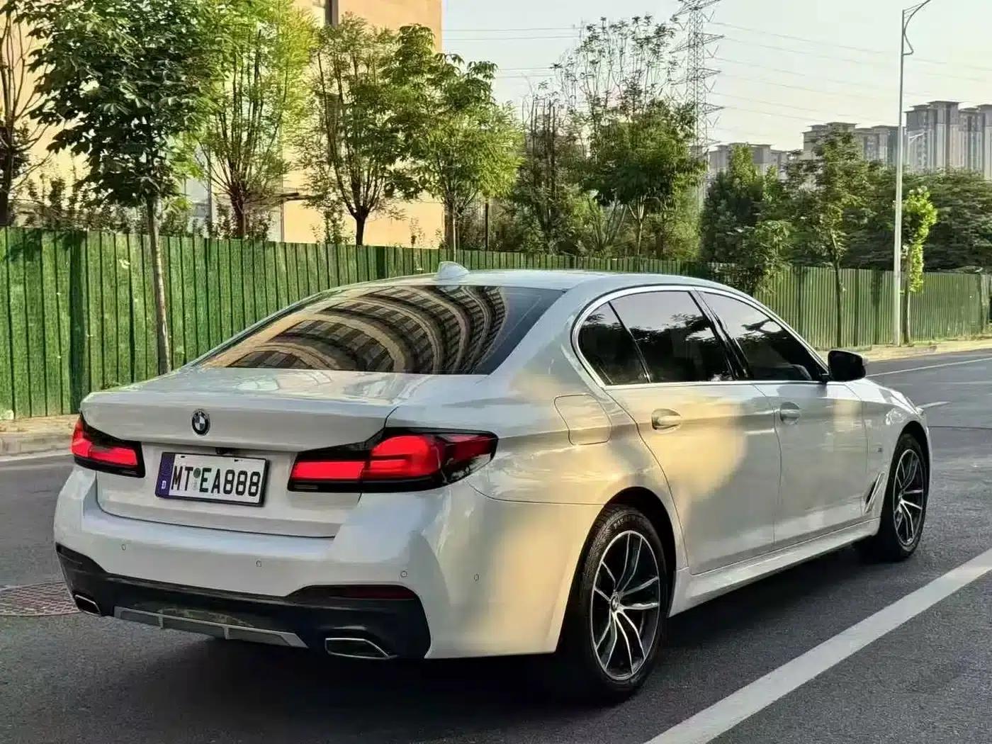 2021 BMW 5 Series 525Li M Sport Package — миниатюра 7