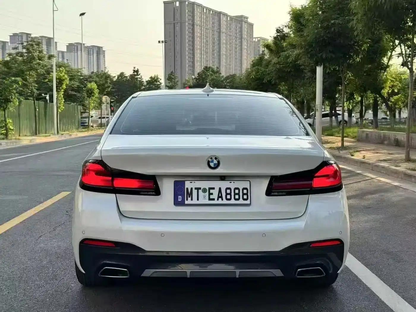 2021 BMW 5 Series 525Li M Sport Package — миниатюра 8