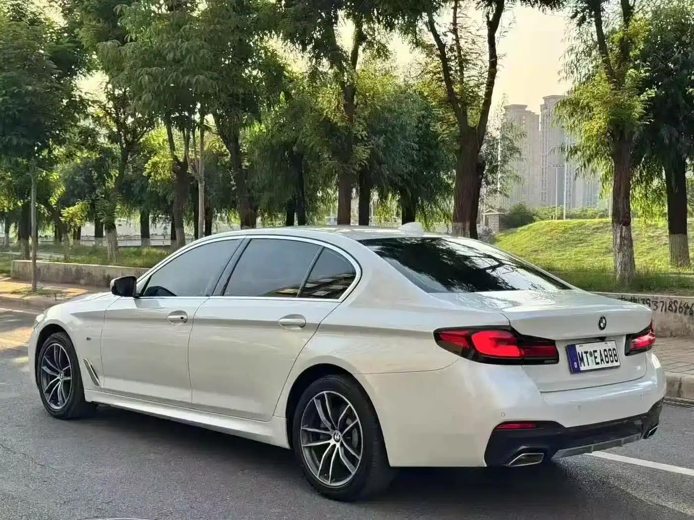 2021 BMW 5 Series 525Li M Sport Package — миниатюра 9