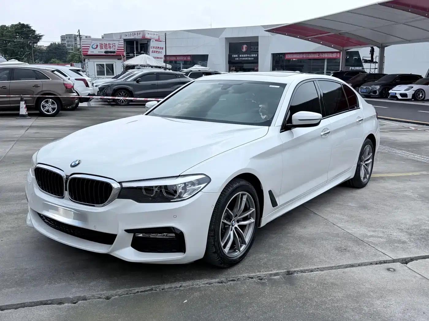 2018 BMW 5 Series 525Li M Sport Package — миниатюра 1