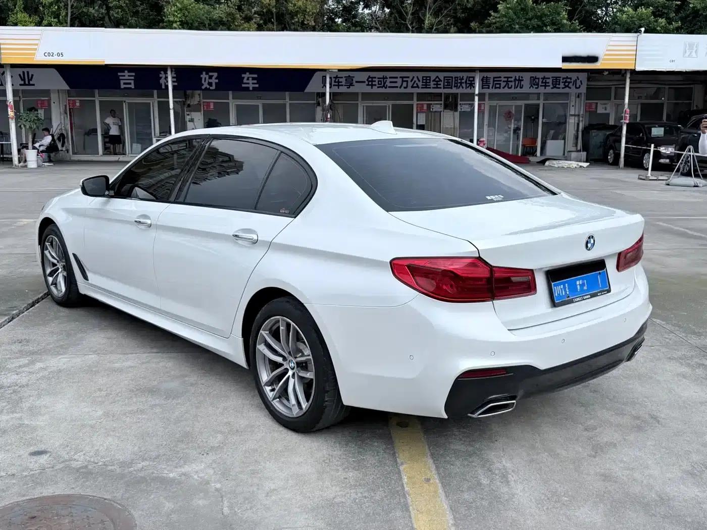 2018 BMW 5 Series 525Li M Sport Package — миниатюра 7