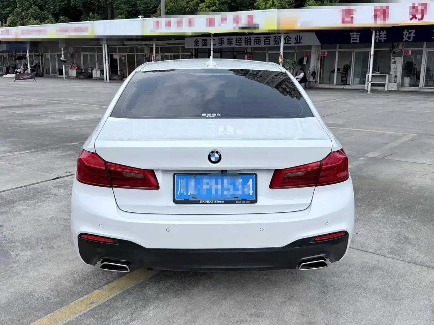 2018 BMW 5 Series 525Li M Sport Package — миниатюра 9