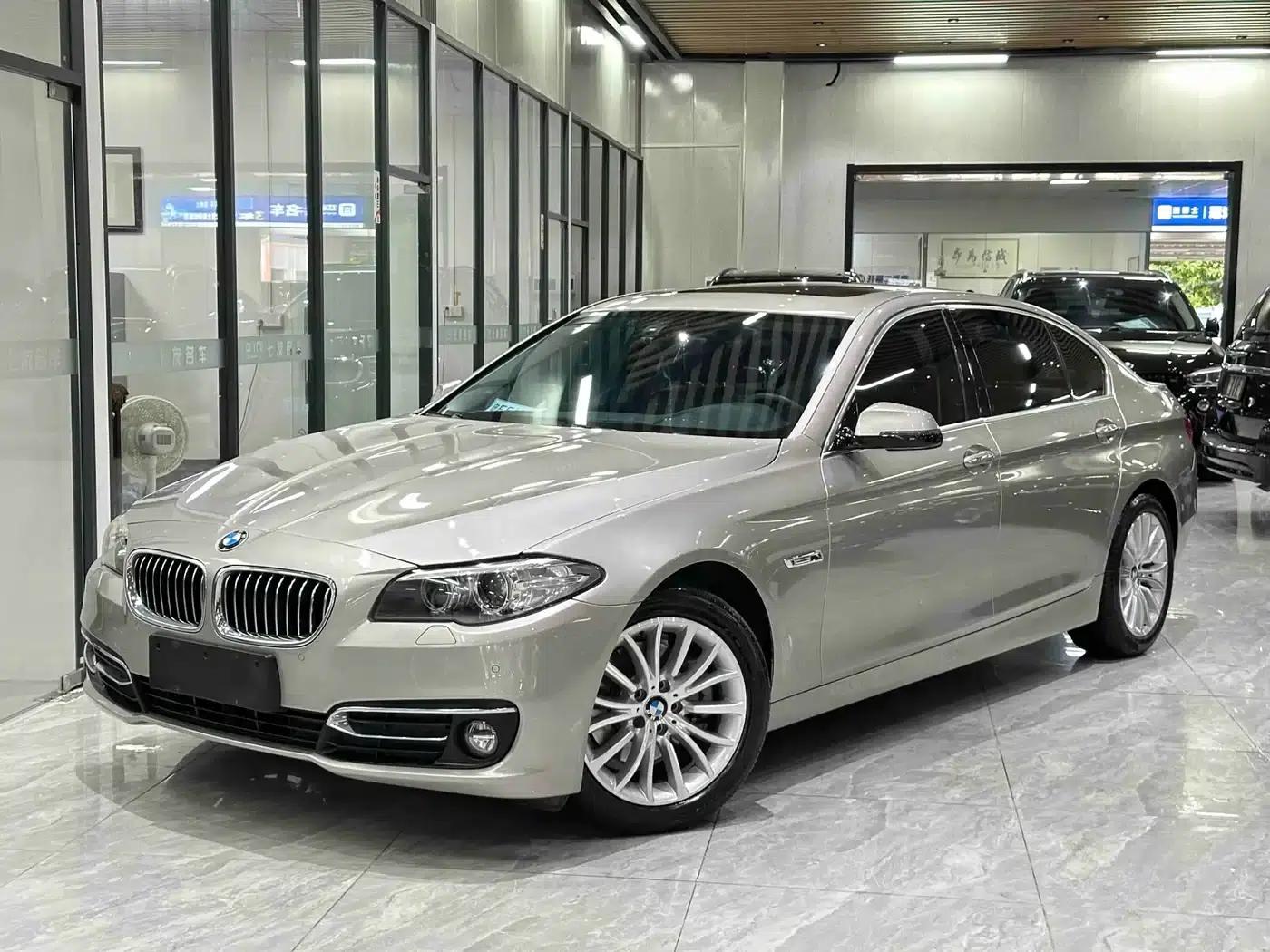 2017 BMW 5 Series 525Li Luxury Design Package — миниатюра 1