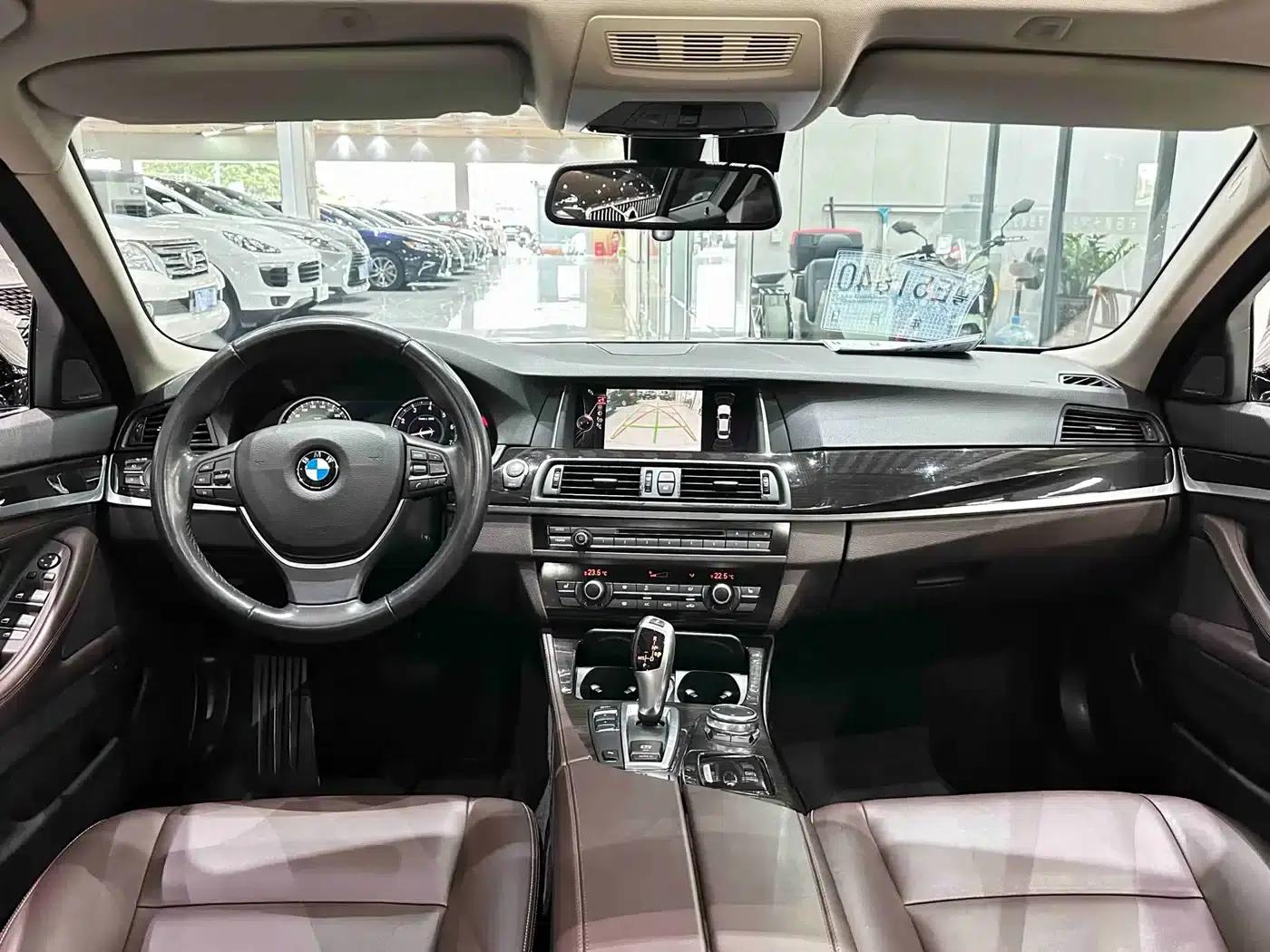 2017 BMW 5 Series 525Li Luxury Design Package — миниатюра 18