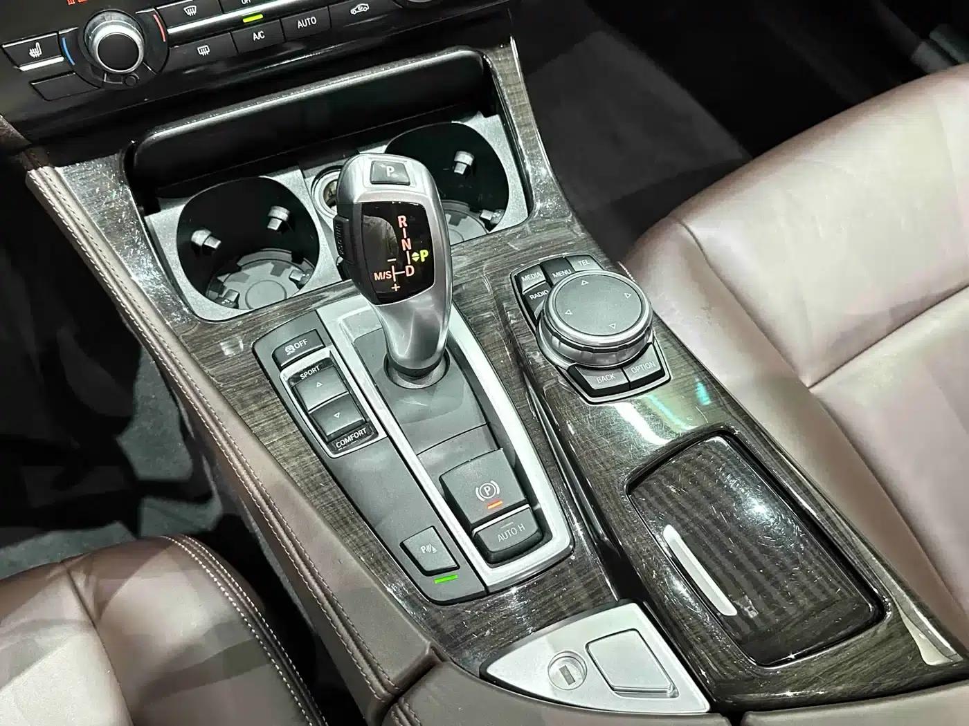 2017 BMW 5 Series 525Li Luxury Design Package — миниатюра 21