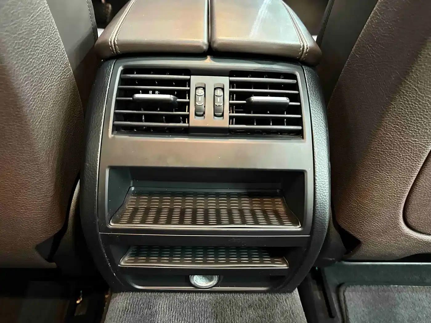 2017 BMW 5 Series 525Li Luxury Design Package — миниатюра 24