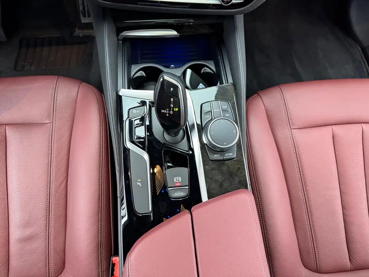 2018 BMW 5 Series Facelift 530Li Leading Edition M Sport Package — миниатюра 9