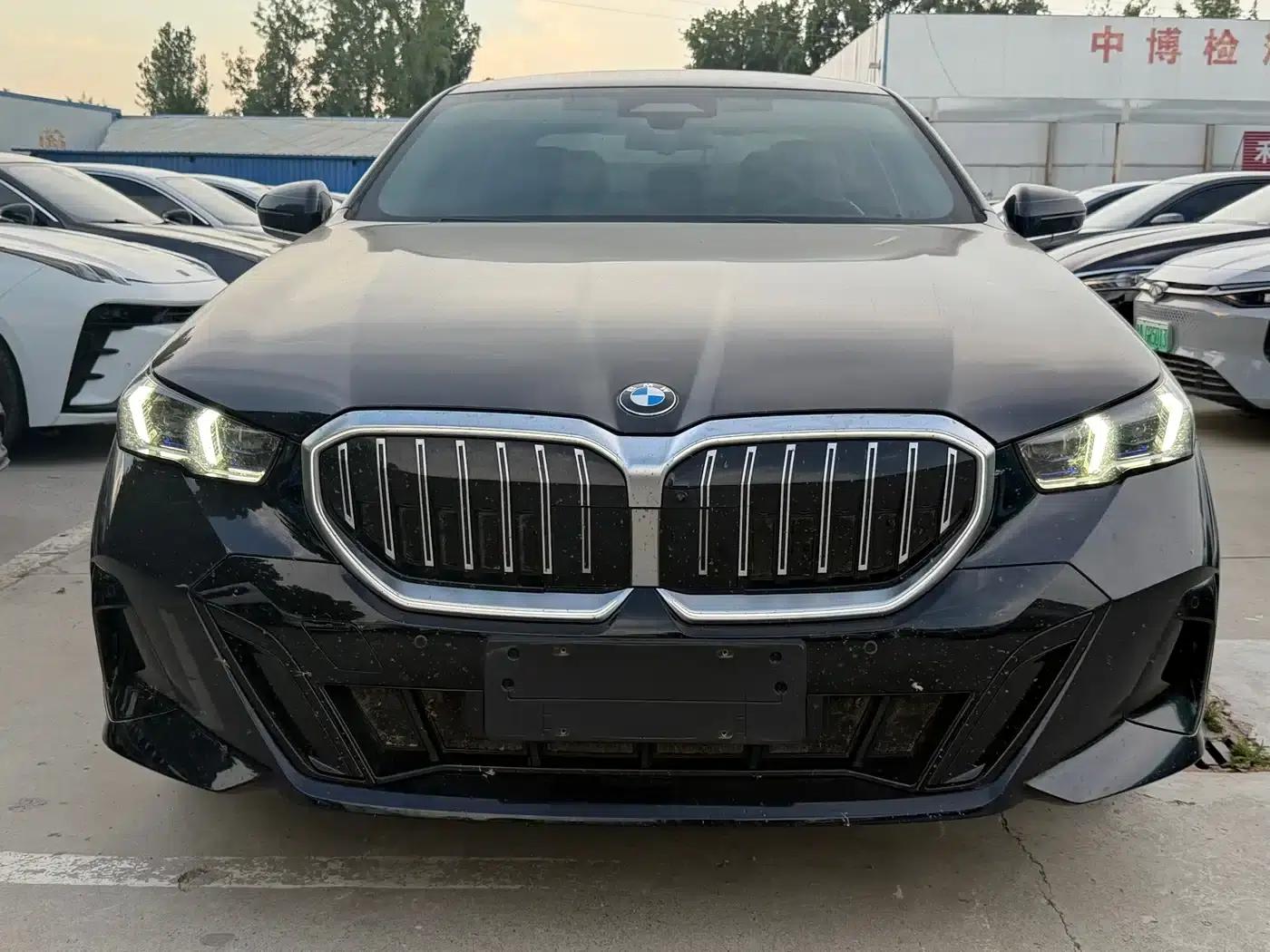BMW 5 Series 2025 530Li Luxury Package — миниатюра 2