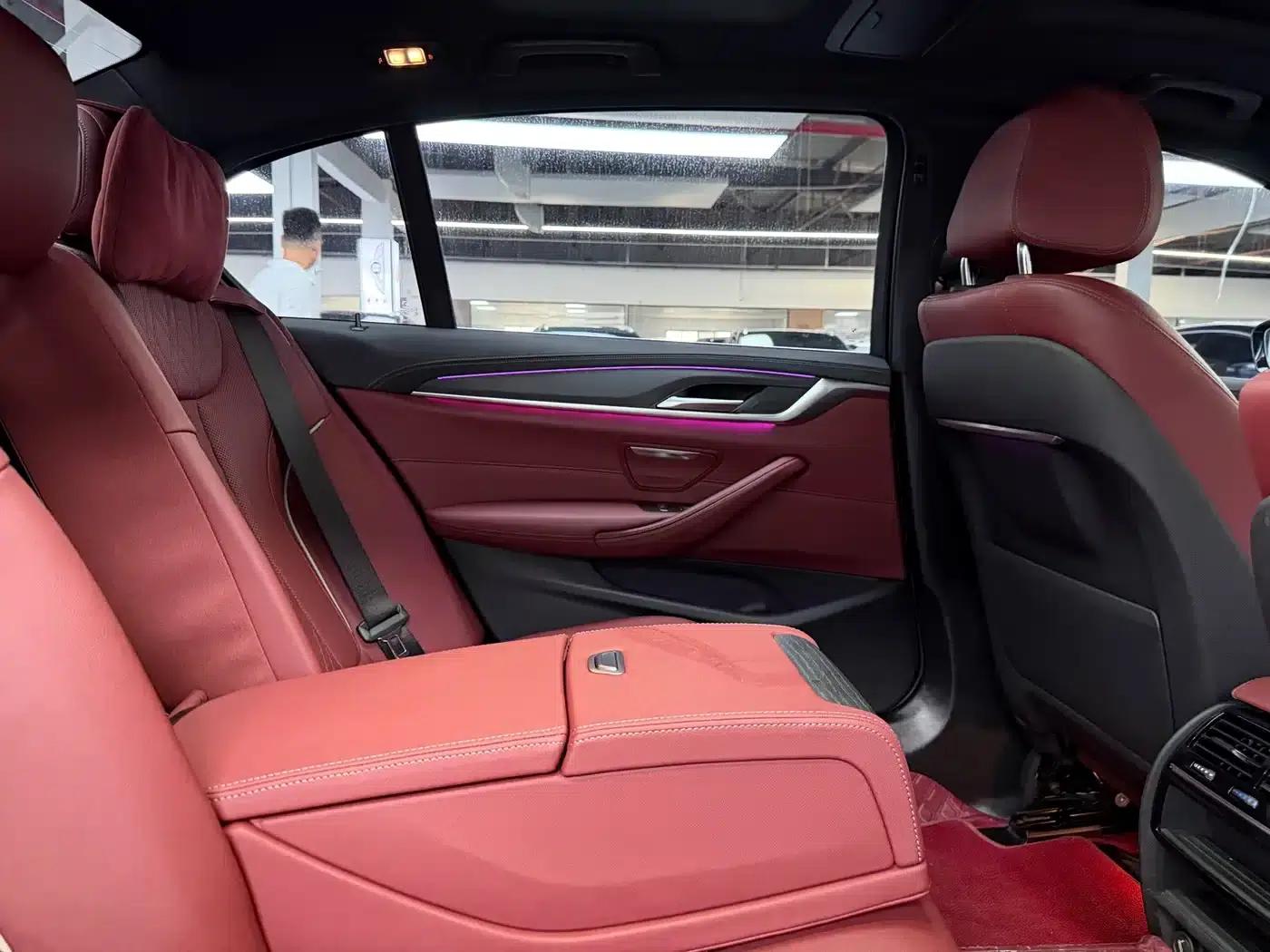 2022 BMW 5 Series 530Li Leading Edition M Sport Package — миниатюра 11