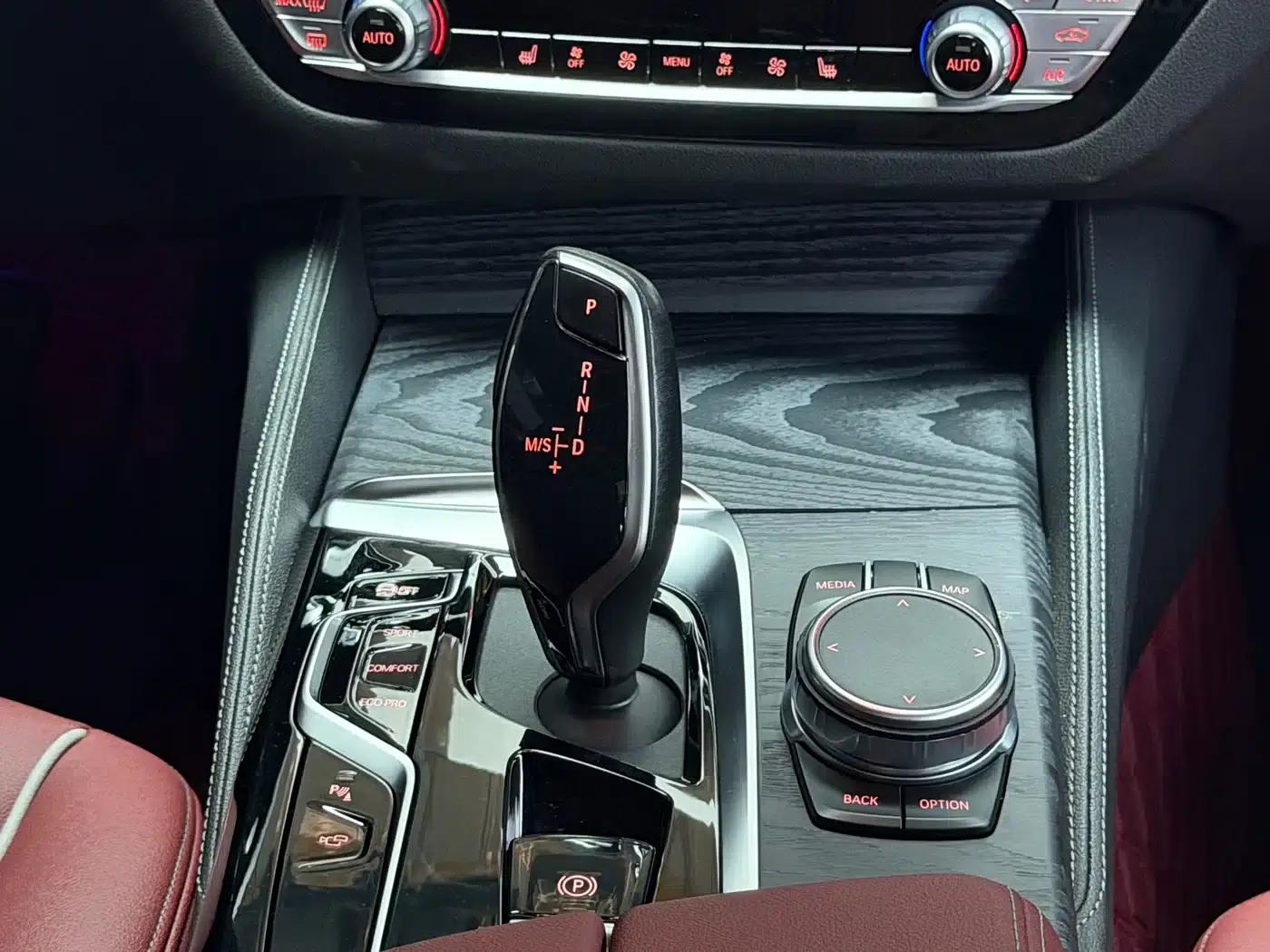2022 BMW 5 Series 530Li Leading Edition M Sport Package — миниатюра 14