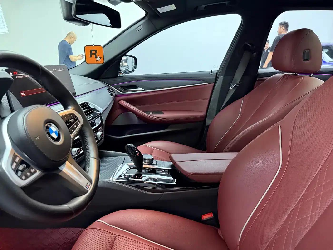 2022 BMW 5 Series 530Li Leading Edition M Sport Package — миниатюра 4