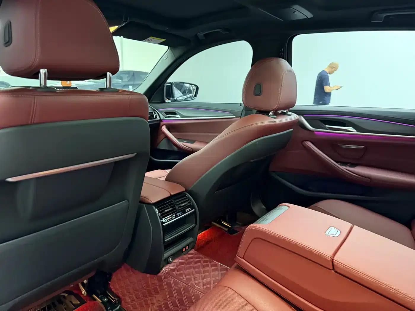 2022 BMW 5 Series 530Li Leading Edition M Sport Package — миниатюра 8