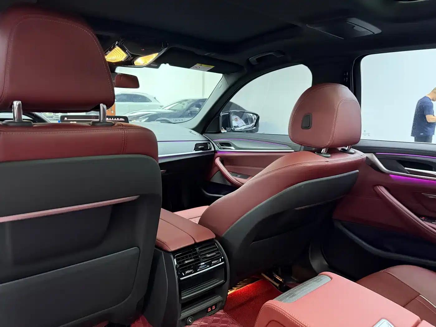 2022 BMW 5 Series 530Li Leading Edition M Sport Package — миниатюра 9