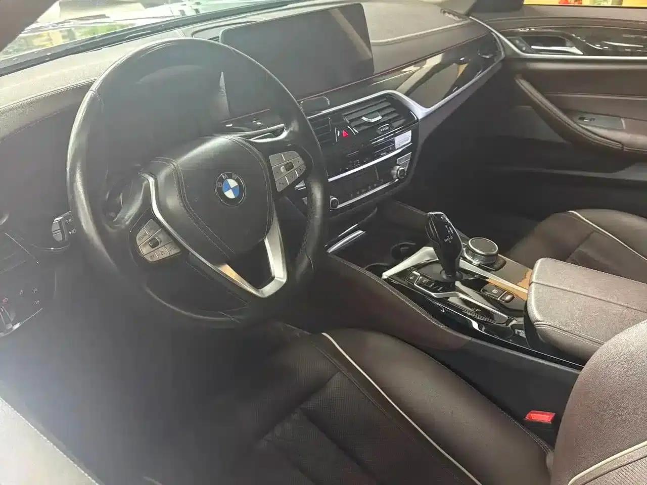 2021 BMW 5 Series 525Li Luxury Package — миниатюра 3