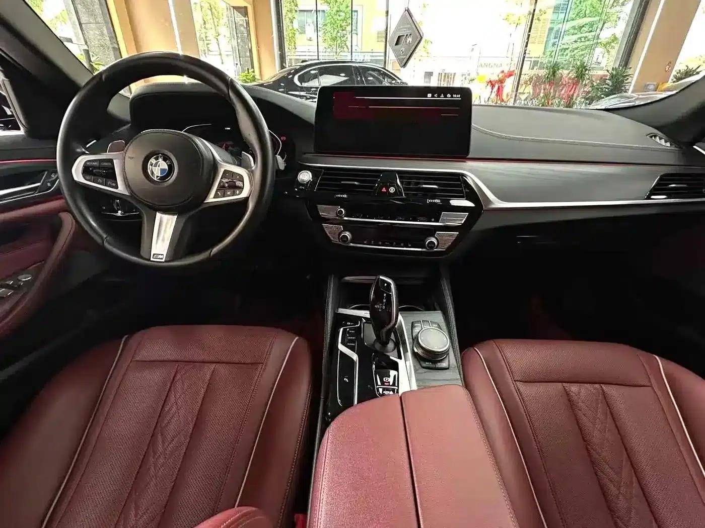 2021 BMW 5 Series 530Li Leading Edition M Sport Package — миниатюра 3