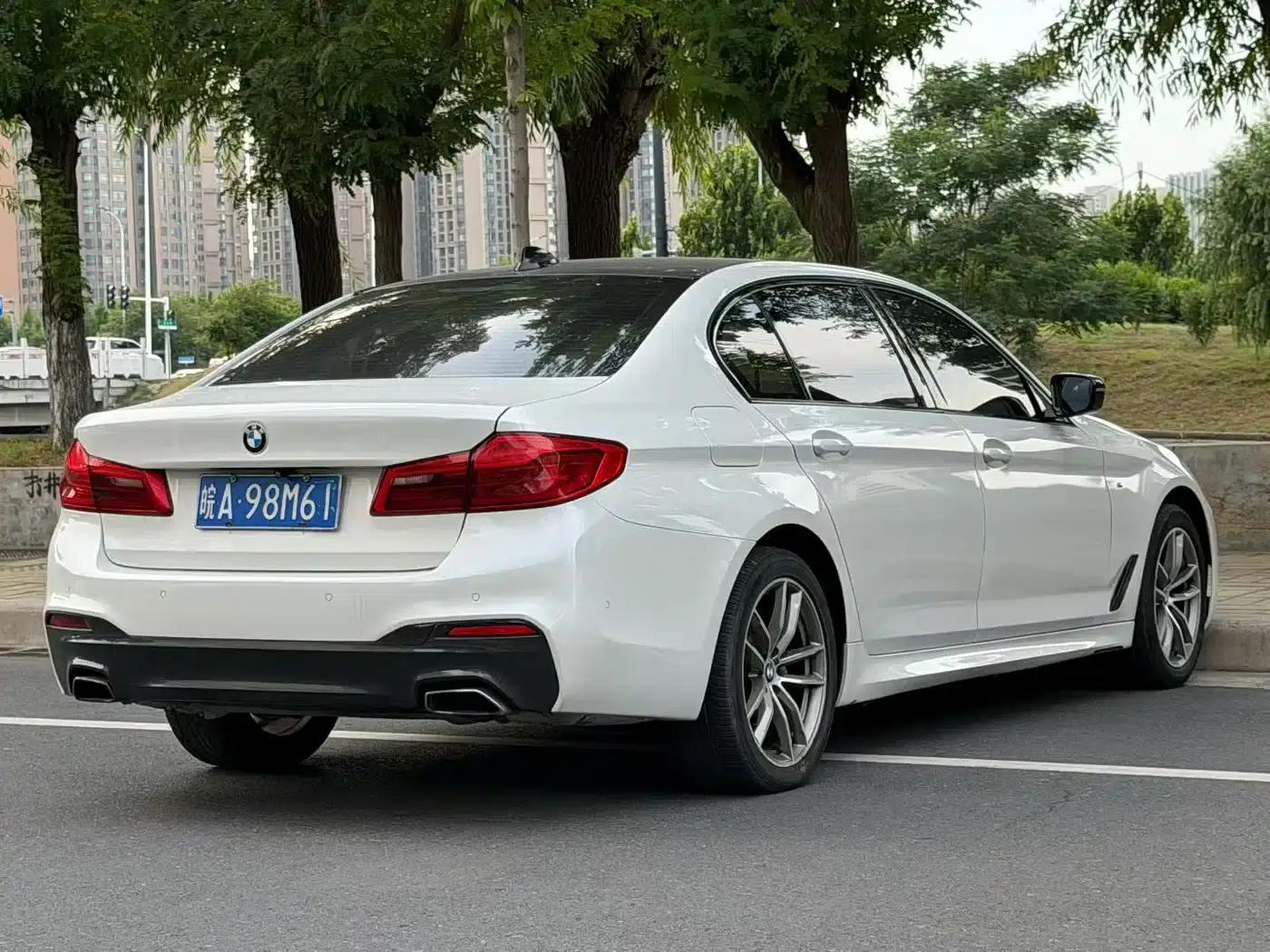 2019 BMW 5 Series 525Li M Sport Package — миниатюра 9
